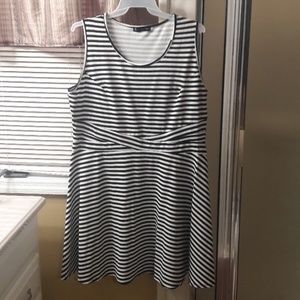 NEW ⬇️⬇️PRICE ❌Black & White Striped Dress Size 3
